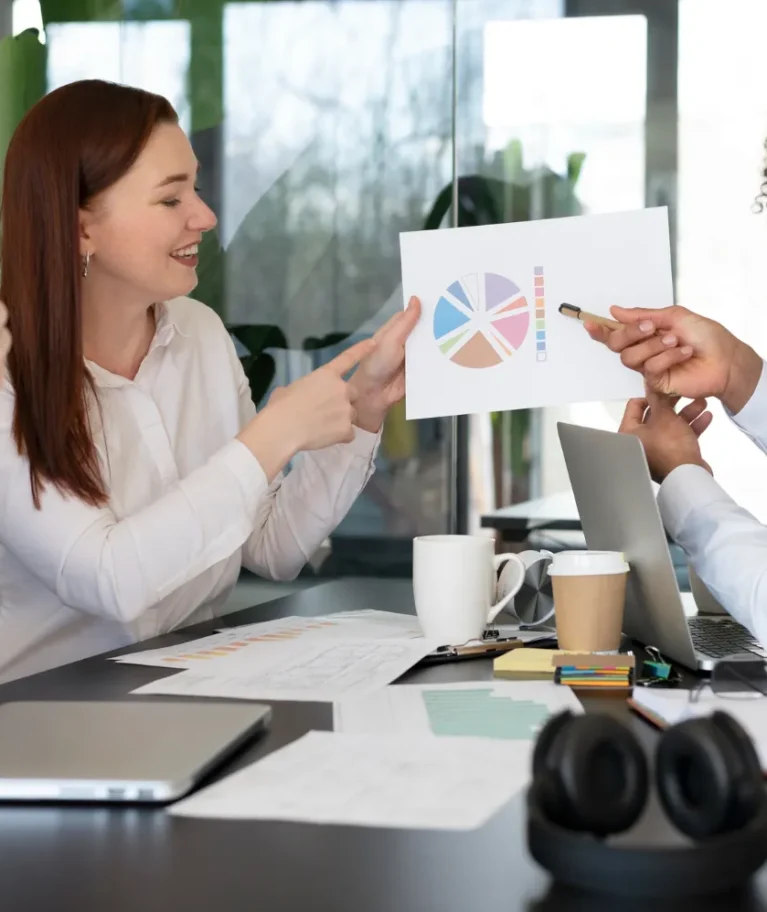 En Norte 8, nos apasiona transformar ideas en realidades tangibles a través de la comunicación estratégica y el marketing integral. Con sede en Arucas, nuestro equipo combina creatividad y experiencia para ofrecer soluciones que realmente marcan la diferencia en el mercado actual.